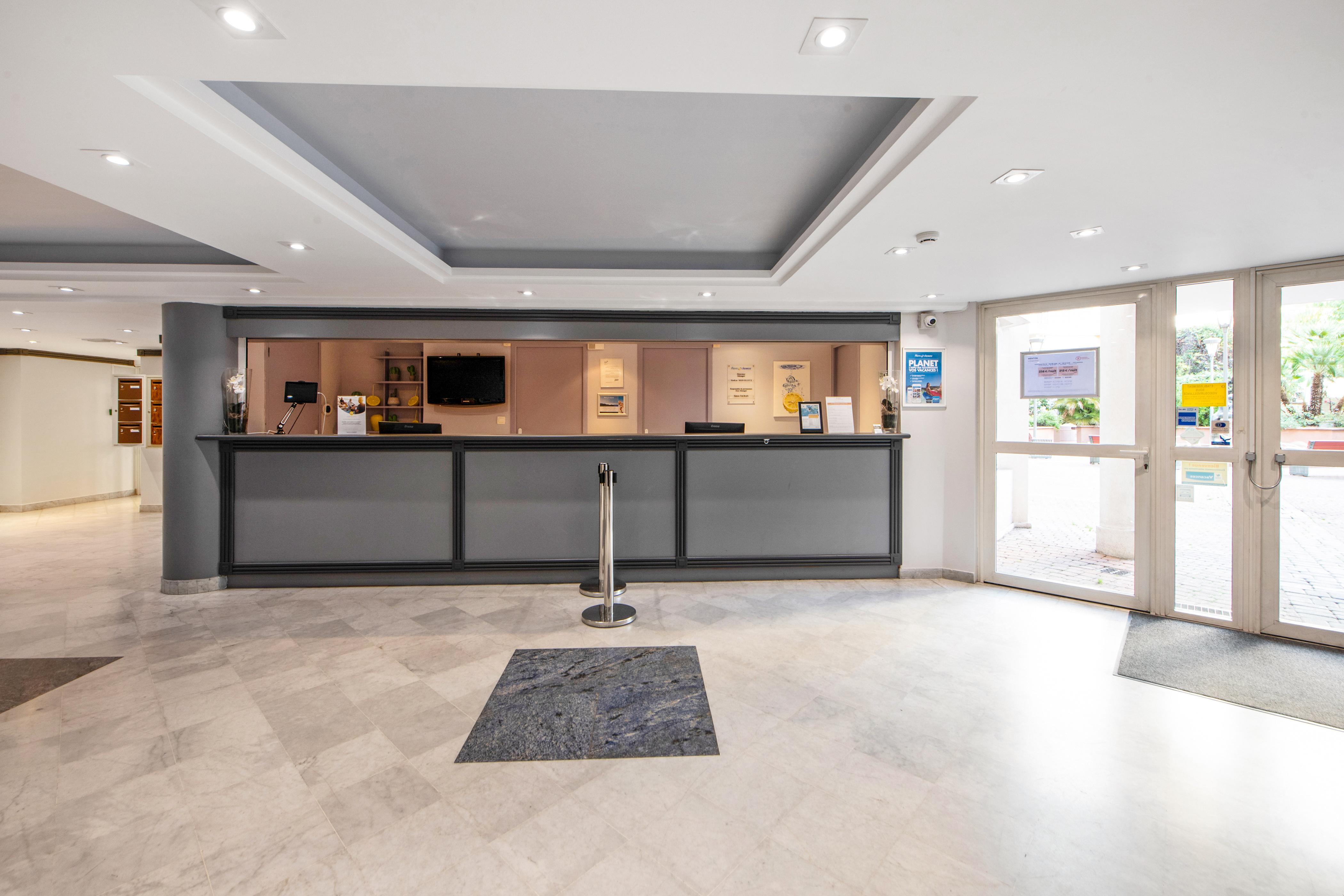Residence Pierre & Vacances Les Rivages Du Parc マントン エクステリア 写真